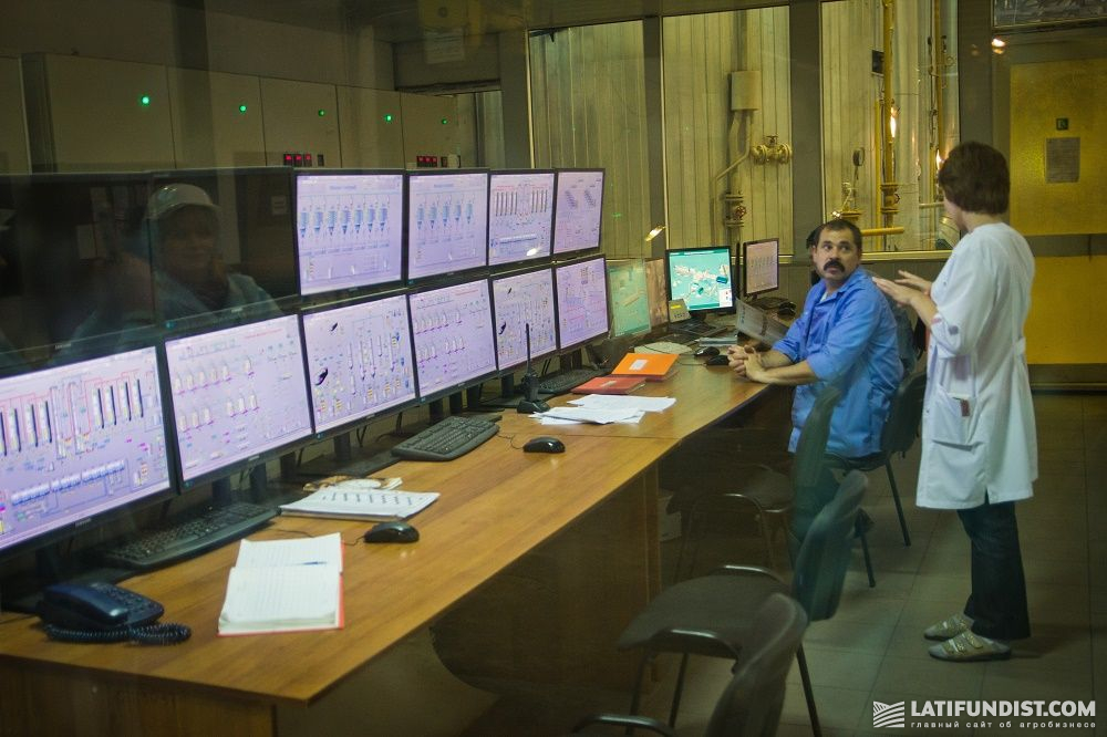Сотрудники Гайсинского сахзавода за работой