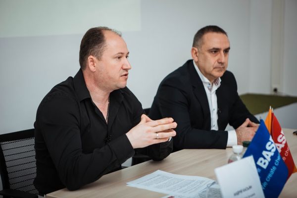 По словам Андрея Касьяна, руководителя отдела продаж компании BASF Украина (слева), это первое подобное предложение на украинском рынке По словам Андрея Касьяна, руководителя отдела продаж компании BASF Украина (слева), это первое подобное предложение на украинском рынке